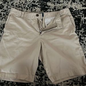 Bass Mens size 33 bone/khaki shorts
